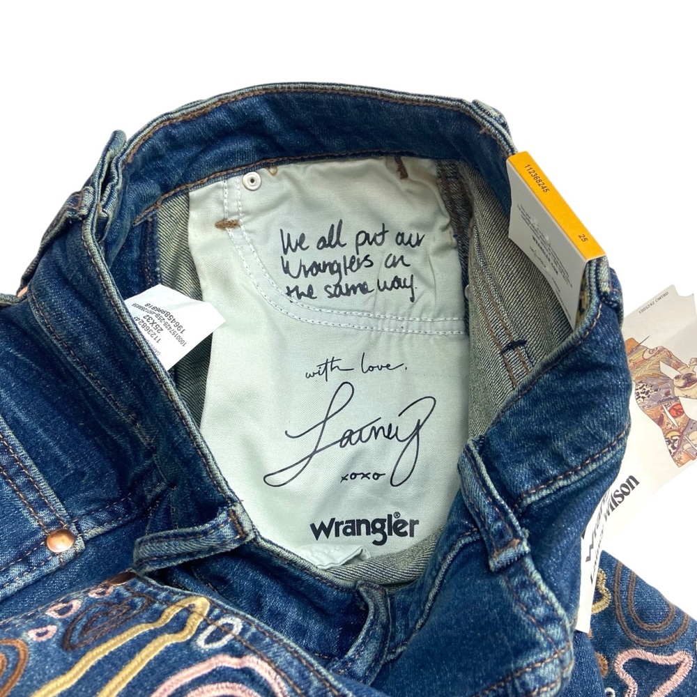 NWT Wrangler x Lainey Wilson Wildflower Embroidered Jeans Bell Bottom 25 - Picture 5 of 15